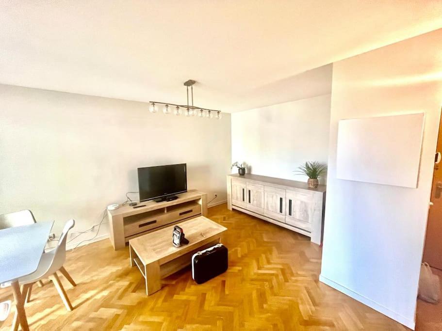Apartament Le Sept Avec Parking, Transfert Vaires-sur-Marne Zewnętrze zdjęcie
